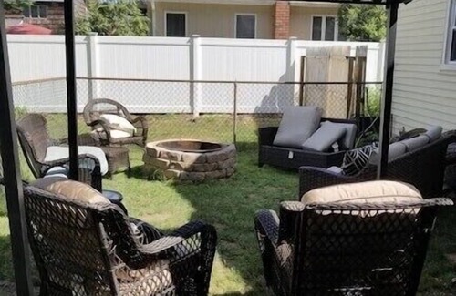 St. James House | Comfortable Rooms for Pets, Families, and More
