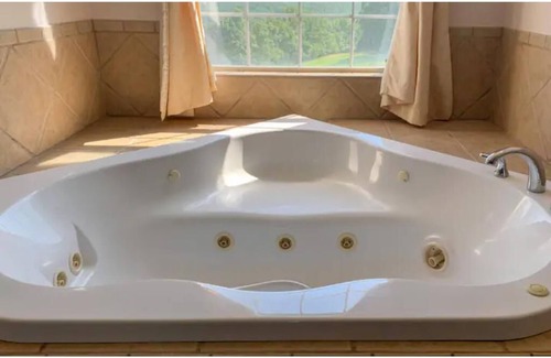Ponce De Leon Bed & Breakfast | Family-Friendly Getaway at The Entire Inn Awaits You