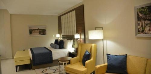 Abuja Cabin | Relaxing Room in Lodge at The Envoy Hotel and Suites