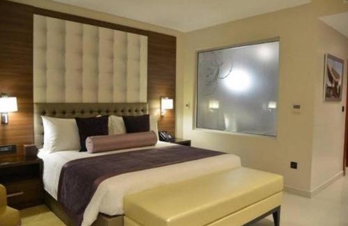 Abuja Cabin | Relaxing Room in Lodge at The Envoy Hotel and Suites