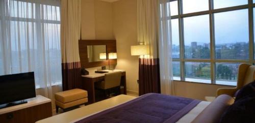 Abuja Cabin | Relaxing Room in Lodge at The Envoy Hotel and Suites