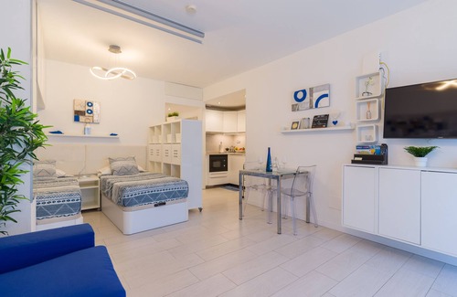 Las Palmas de Gran Canaria Apartment | Visit The White Home in the Canteras with Oceanfront Views