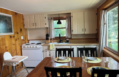 Harrison Cottage | Family-Friendly Lakefront Cottage with Free Kayaks & WIFI