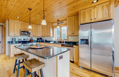 Bethel House | Relax at The Escape at Thunder Snow with Breathtaking Views