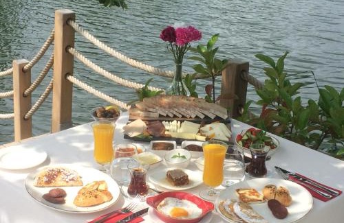 Agva Hotel | Escape to Comfort: The Escape Hotel with Pool & Breakfast