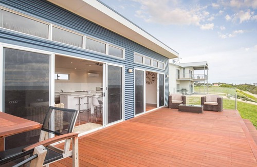 Cape Jaffa House | Escape to Breathtaking Views and Family-Friendly Comfort