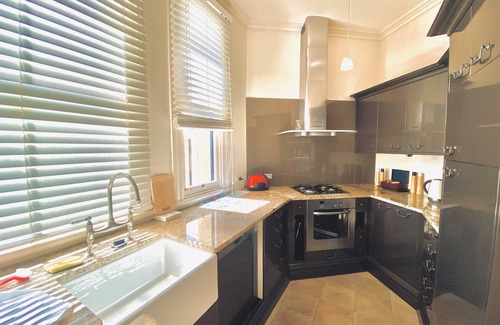 Devonport Hotel | Discover The Esplanade Hotel: 4-Star Comfort & Pool Access