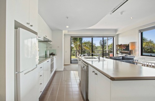 Lakes Entrance Hotel | Relax at The Esplanade Resort and Spa, Rated 8.6/10