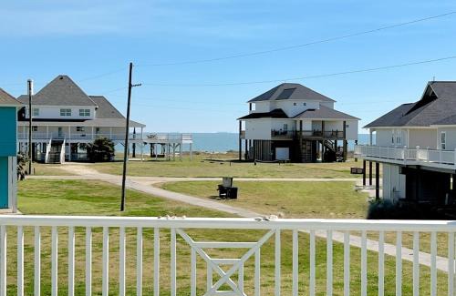 Crystal Beach House | Discover The Escape Home: 4-Star Family & Pet-Friendly Retreat