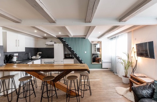 Les Arceaux Apartment | Essential T5 Duplex in Vibrant Downtown Montpellier