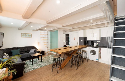 Les Arceaux Apartment | Essential T5 Duplex in Vibrant Downtown Montpellier