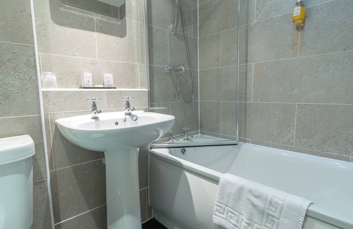 Widnes Hotel | Family-Friendly Retreat at The Everglades Park Hotel