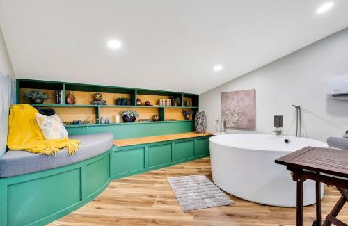 Wildwood House | The Evergreen Treehouse with Winter Views