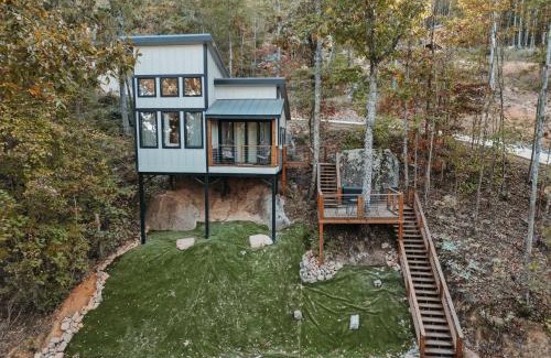 Wildwood House | The Evergreen Treehouse with Winter Views