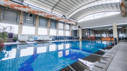 Palembang Hotel | Elegant Stay at The Excelton Hotel with Pool & Dining