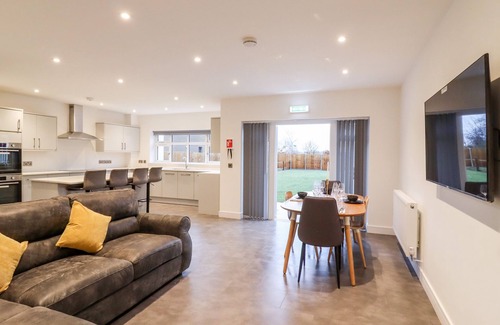 Newmarket House | Welcoming Exning Residence: Pet-Friendly Retreat in Newmarket