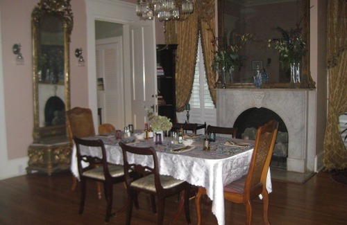 Franklin Bed & Breakfast | Guest Rated 10/10: The Fairfax House B & B with Spa