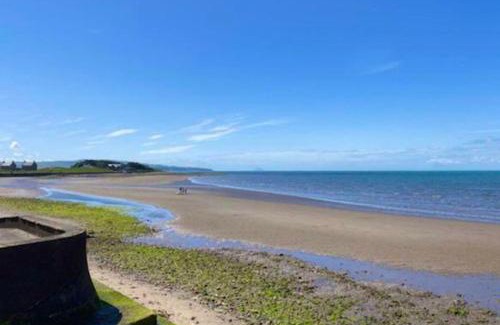 Prestwick House | Discover the Prestwick Pink Pad: Family-Friendly Escape