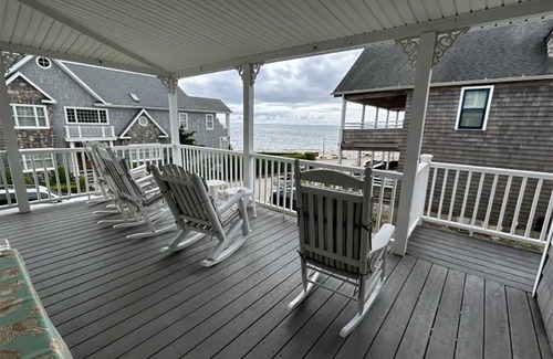 Niantic House | The Fairmont - Bay Views and Beach Access