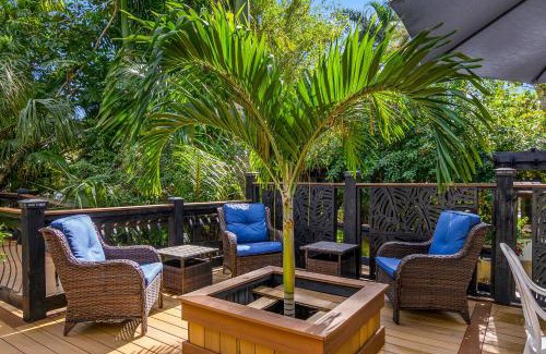 Palm River Estates Hotel | Relax at The Fairways Inn of Naples with Ocean Views