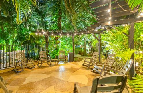 Palm River Estates Hotel | Relax at The Fairways Inn of Naples with Ocean Views