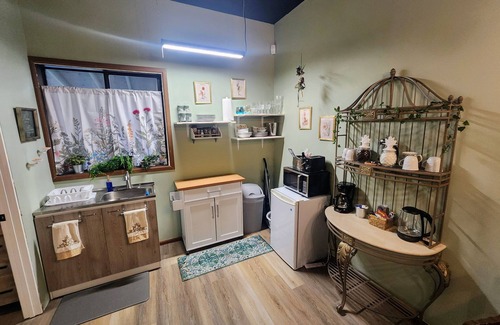 Monroe Cottage | Enchanting Stay at The Fairytale Cottage with Pool & Spa