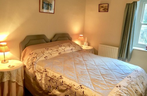 Arncliffe Hotel | Cozy Falcon Inn: Pet-Friendly Stays with Breakfast Included