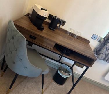 Long Whatton Hotel | Discover The Falcon Inn: Pet-Friendly Stay with Breakfast