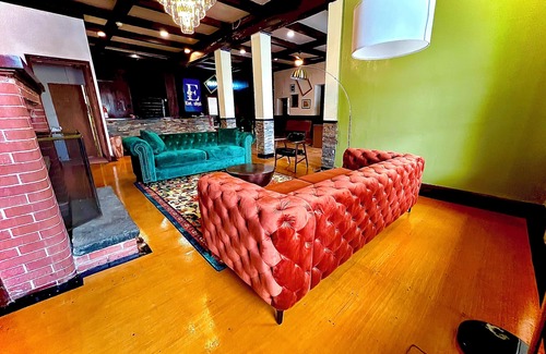Farrandsville Hotel | Explore The Fallon Hotel: Family-Friendly with Pool & Dining