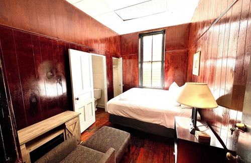 Farrandsville Hotel | Explore The Fallon Hotel: Family-Friendly with Pool & Dining