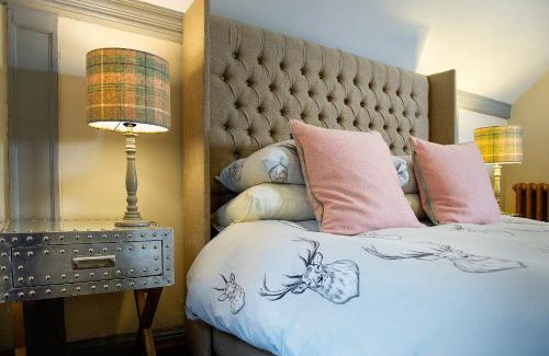 Killin Hotel | Inviting Retreat at The Falls Of Dochart Inn with Breakfast