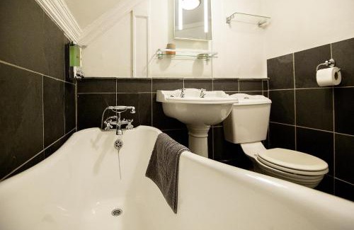 Killin Hotel | Inviting Retreat at The Falls Of Dochart Inn with Breakfast