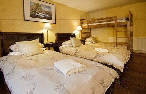 Killin Hotel | Experience The Falls Of Dochart Inn: Family-Friendly Retreat