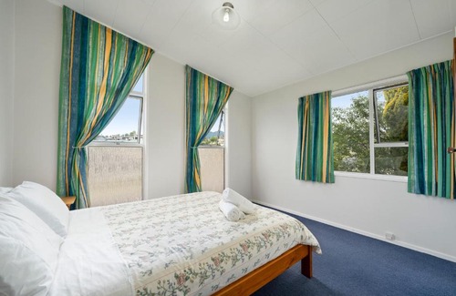 Richmond Heights House | Family Hub: Pet and Child Friendly Getaway with Top Ratings