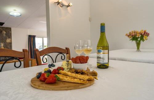 Richmond Heights House | Family Hub: Pet and Child Friendly Getaway with Top Ratings