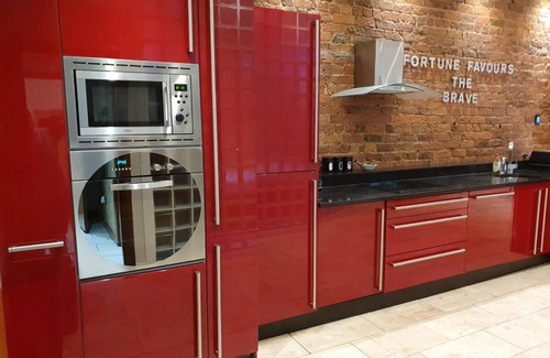 Liverpool City Centre Apartment | The Famous Floor Sleeps 26 and Group Acc Sleeps30