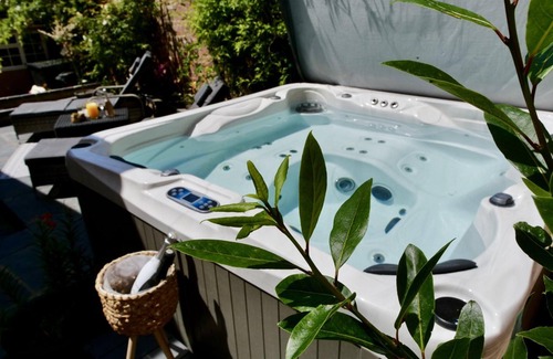 Saffron Walden House | Explore The Famous Harry Potter House with Family Amenities