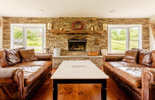 Roxbury House | Discover The Farm at Meeker Hollow: Family & Pet Friendly Retreat