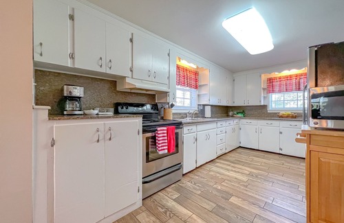 Clarksville Other | Impeccable Family Retreat at The Farm House - Rated 10/10
