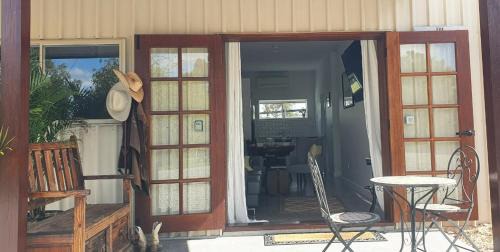 Timbumburi Apartment | Explore The Farm Shed: Family-Friendly with Pool & Breakfast