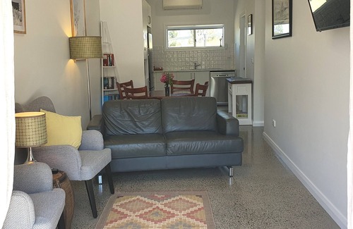 Timbumburi House | Ocean View Farm Shed Guesthouse: Rated 10/10 for Families
