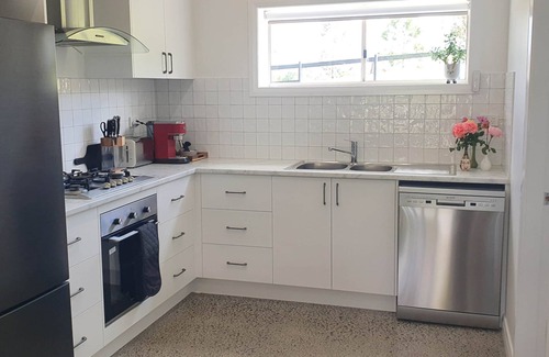 Timbumburi House | Ocean View Farm Shed Guesthouse: Rated 10/10 for Families