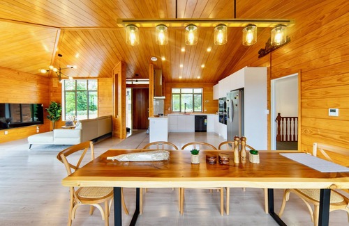 Tamahere House | Experience The Farmette: Scenic Views and Friendly Animals