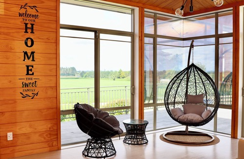 Tamahere House | Experience The Farmette: Scenic Views and Friendly Animals