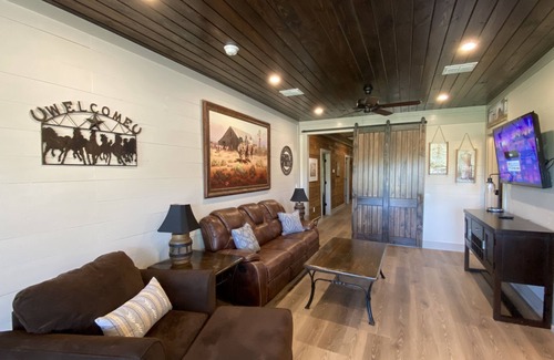 Caldwell Other | Top-Rated Family Retreat at The Farmhouse at Copperas Creek