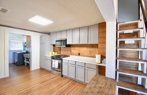 Valley Mills House | Guest Rated 10/10: The Farmhouse at Ollie Oaks Retreat