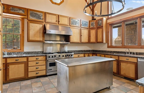 Lancaster House | The Farmhouse at Rockmill Brewery. 5-Bedroom Retreat for Your Next Getaway!