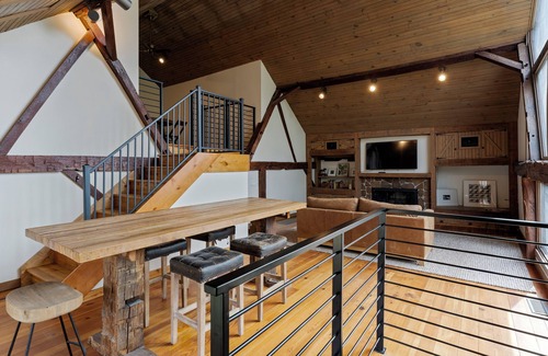 Lancaster House | The Farmhouse at Rockmill Brewery. 5-Bedroom Retreat for Your Next Getaway!