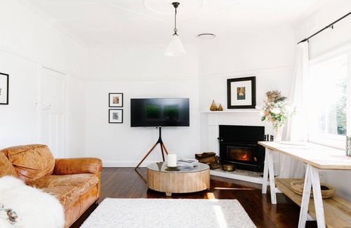 Avoca House | Cozy Retreat at The Farmhouse with Pet-Friendly Amenities