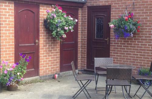 Rawcliffe Bridge Bed & Breakfast | Delightful Stay at The Farmhouse B&B - Family Friendly Retreat